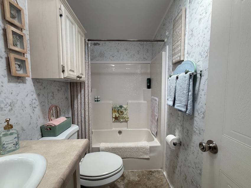 17 West Road a Palmetto, FL Mobile or Manufactured Home for Sale